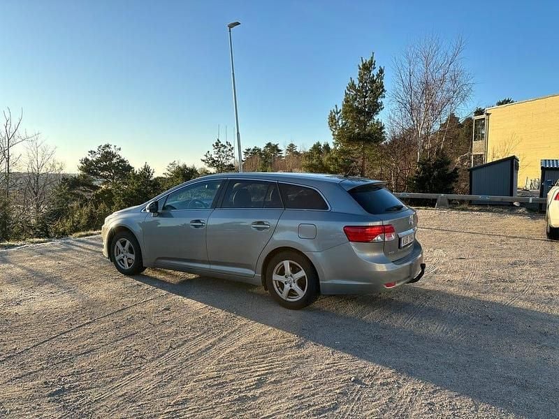 Begagnad 2015 Toyota Avensis Multidrive S Kombi | 128 000 kr (Bra pris) - Bild 1/4