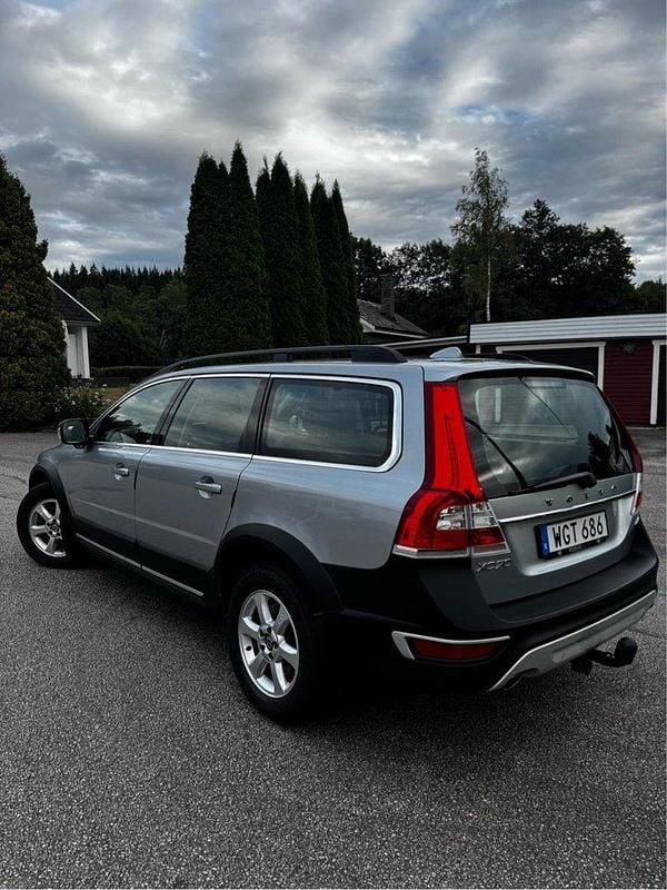 Silver Begagnad 2015 Volvo XC70 Momentum SUV | 265 000 kr (Dyr) - Bild 1/4
