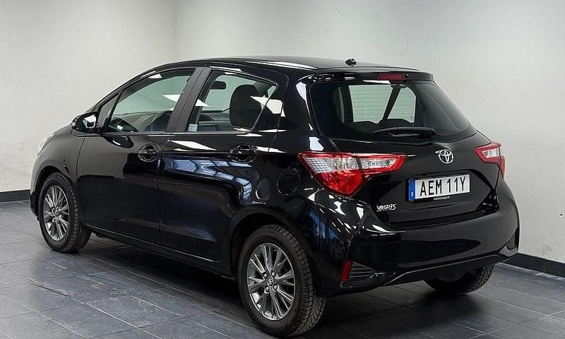 Begagnad Toyota Yaris 112 HK (82 kW) 2020 Svart Halvkombi