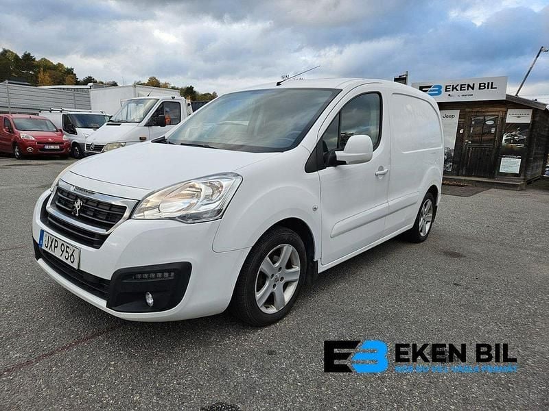 Vit Begagnad 2016 Peugeot Partner S Minibuss | 82 500 kr (Marknadspris) - Bild 1/3