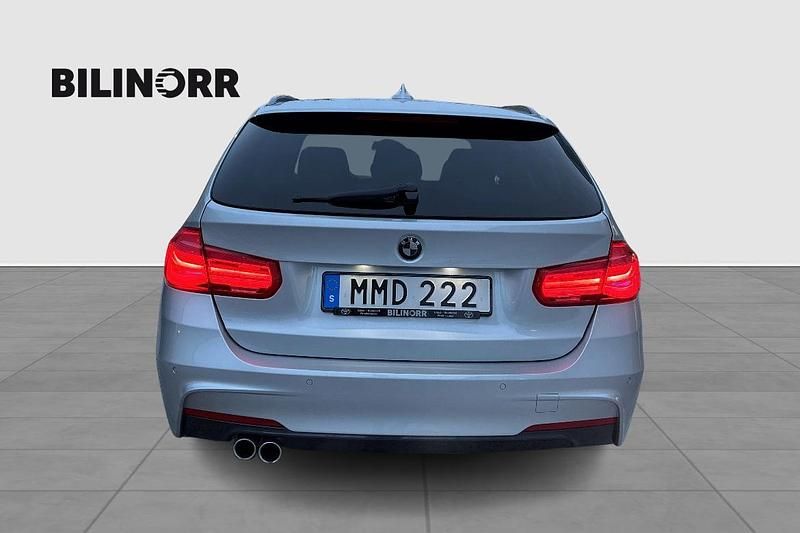 Begagnad BMW 330 258 HK (189 kW) 2017 Silver Kombi