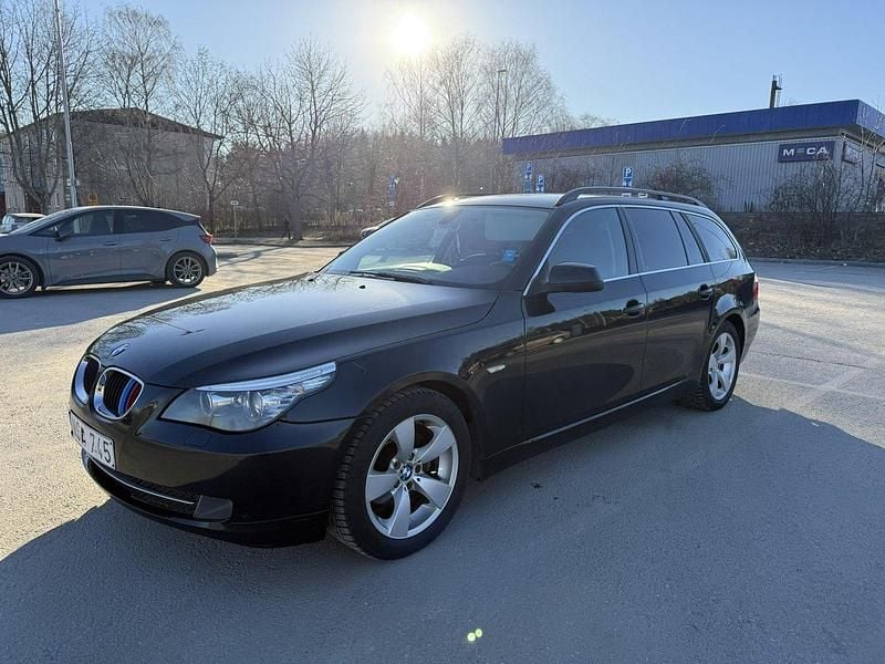 Svart Begagnad 2010 BMW 520 Kombi | 70 000 kr (Bra pris) - Bild 1/4