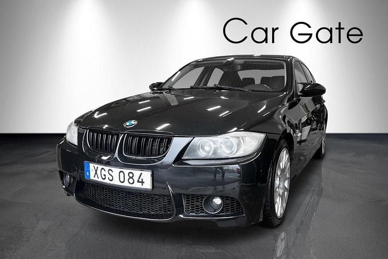 Svart Begagnad 2006 BMW 330 Comfort Edition Sedan | 69 900 kr (Superpris) - Bild 1/4