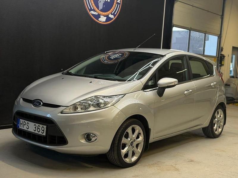 Begagnad Ford Fiesta Titanium 82 HK (60 kW) 2011 Grå Halvkombi