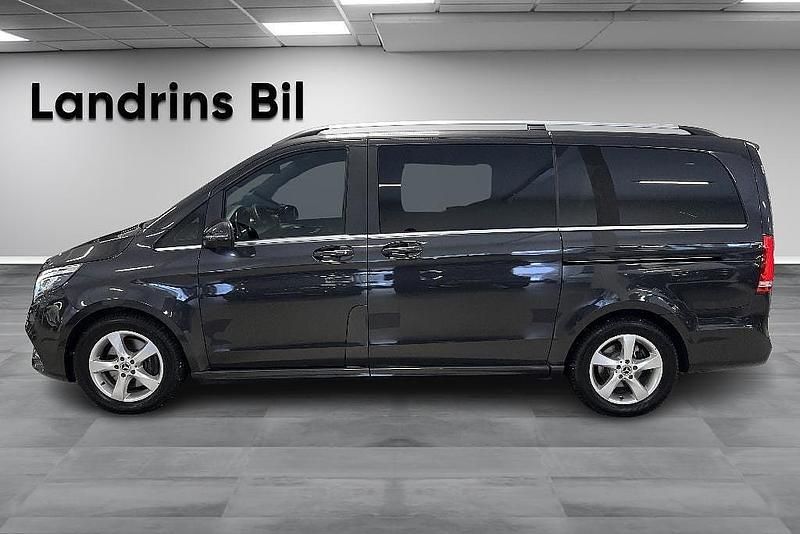 Begagnad Mercedes V300 AMG line 237 HK (174 kW) 2022 Grå Minibuss