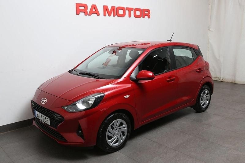 Röd Begagnad 2024 Hyundai i10 Essential Halvkombi | 168 900 kr (Marknadspris) - Bild 1/4
