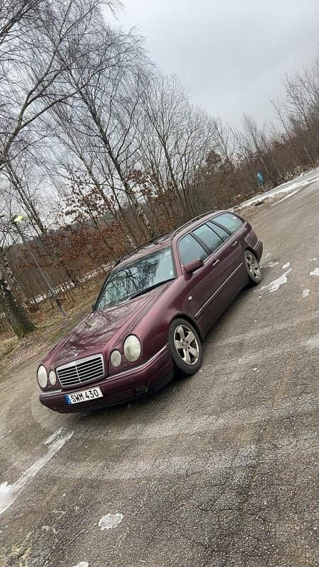 Begagnad Mercedes E430 279 HK (205 kW) 1998 Sedan