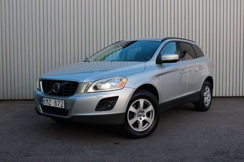 Ljusgrå Begagnad 2009 Volvo XC60 Momentum SUV | 74 900 kr (Lite dyr) - Bild 1/4