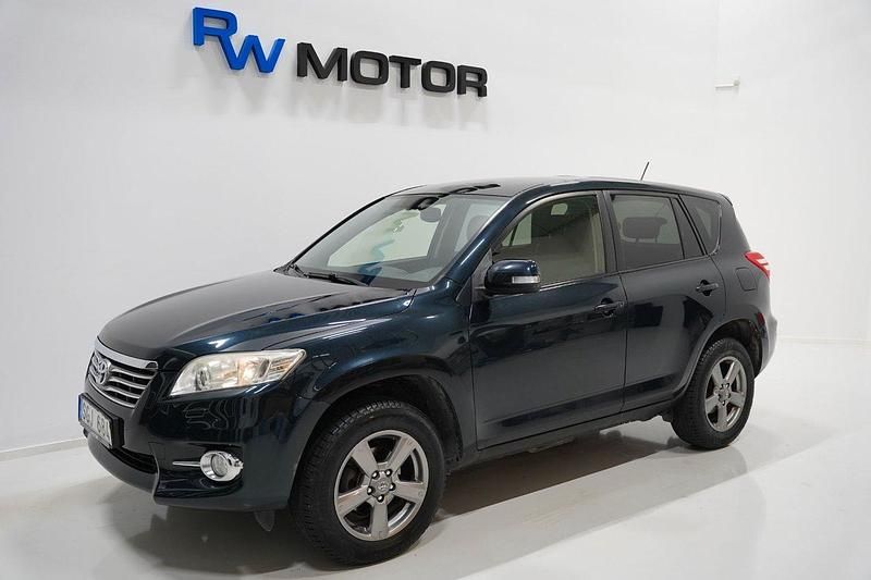 Mörkblå Begagnad 2012 Toyota RAV4 SUV | 114 800 kr (Marknadspris) - Bild 1/4