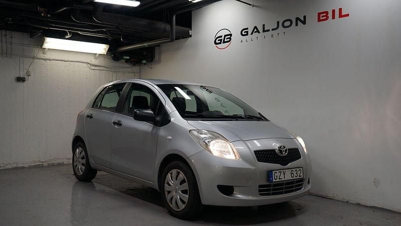 Silver Begagnad 2008 Toyota Yaris Halvkombi | 38 000 kr (Marknadspris) - Bild 1/4