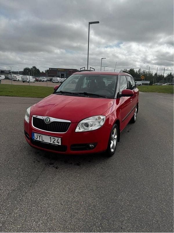 Röd Begagnad 2010 Skoda Fabia Kombi | 27 000 kr (Marknadspris) - Bild 1/4