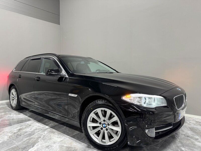 Svart Begagnad 2012 BMW 525 Kombi | 109 900 kr (Marknadspris) - Bild 1/4