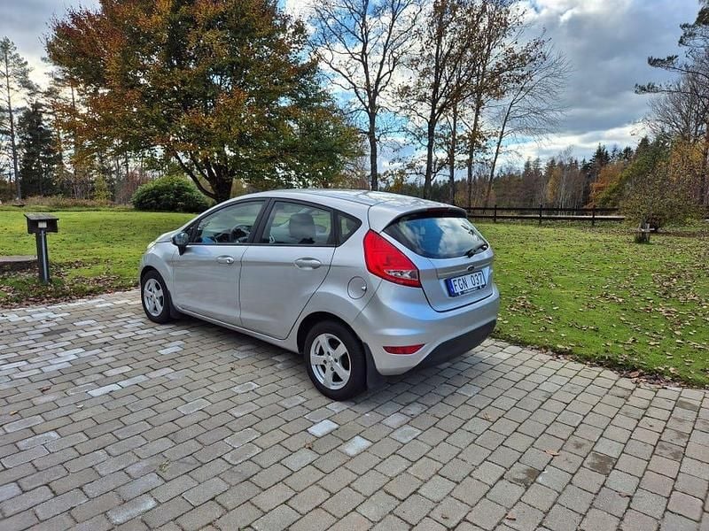 Begagnad 2012 Ford Fiesta Halvkombi | 44 900 kr (Marknadspris) - Bild 1/4