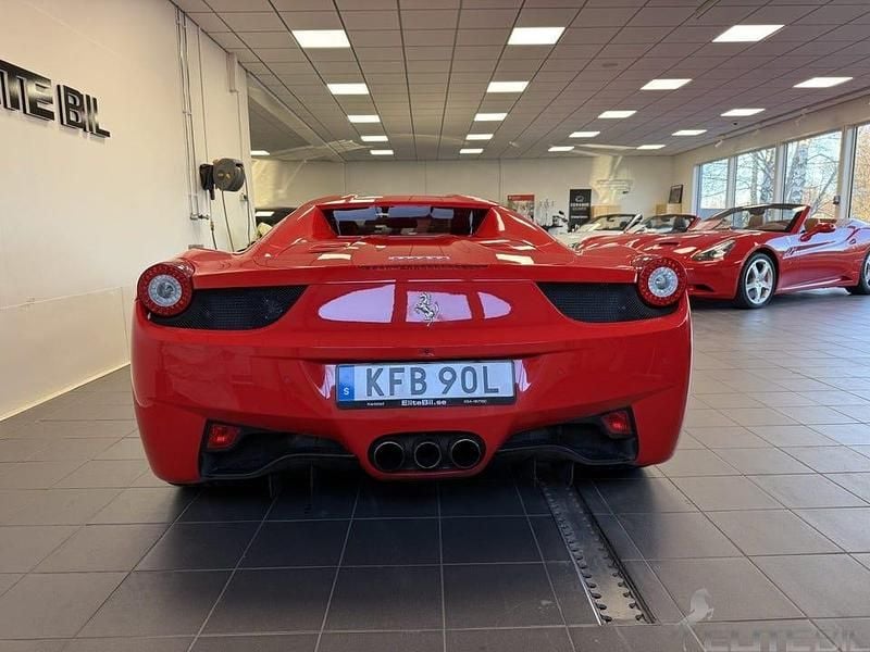 Begagnad Ferrari 458 570 HK (419 kW) 2015 Rosso scuderia Cab