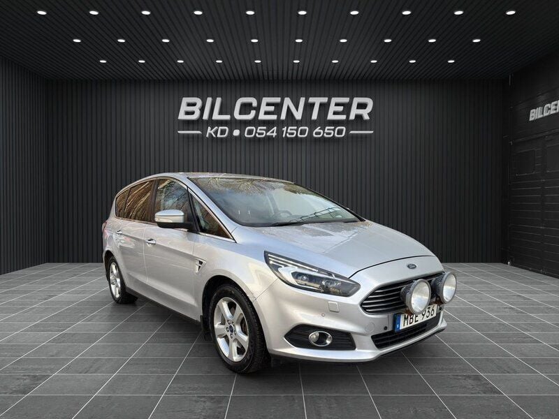 Grå Begagnad 2015 Ford S-MAX Titanium Minibuss | 129 900 kr (Dyr) - Bild 1/4