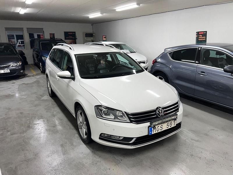 Vit Begagnad 2011 VW Passat GT Kombi | 69 900 kr (Marknadspris) - Bild 1/4
