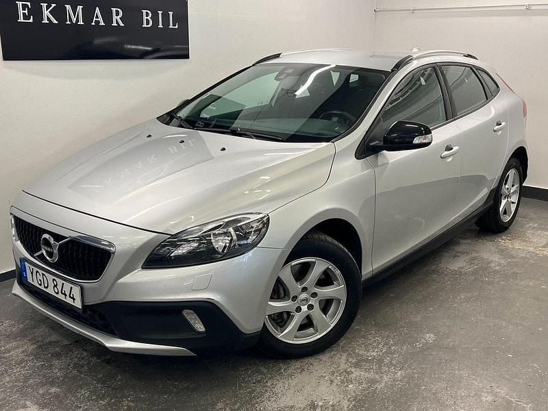 Silver Begagnad 2016 Volvo V40 CC Kombi | 169 900 kr (Marknadspris) - Bild 1/4