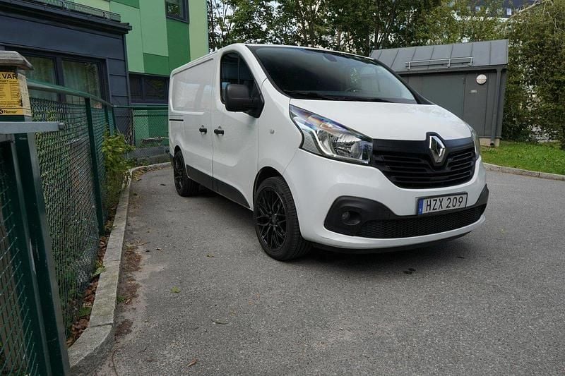 Vit Begagnad 2018 Renault Trafic Van | 119 000 kr (Superpris) - Bild 1/4