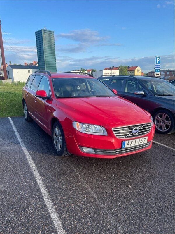 Röd Begagnad 2015 Volvo V70 Momentum Kombi | 130 000 kr (Marknadspris) - Bild 1/3