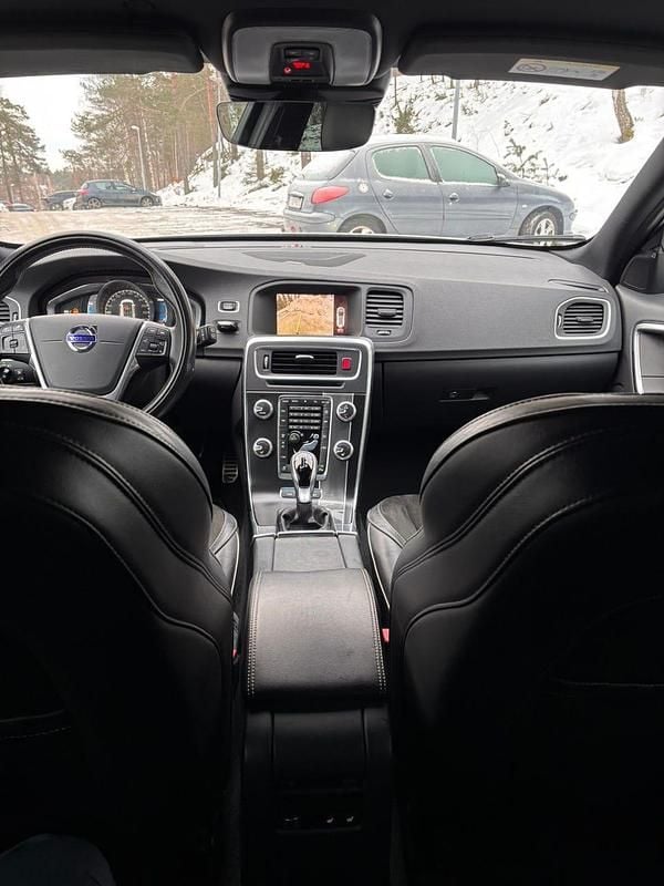 Begagnad Volvo V60 231 HK (169 kW) 2017 Metallic vit Kombi