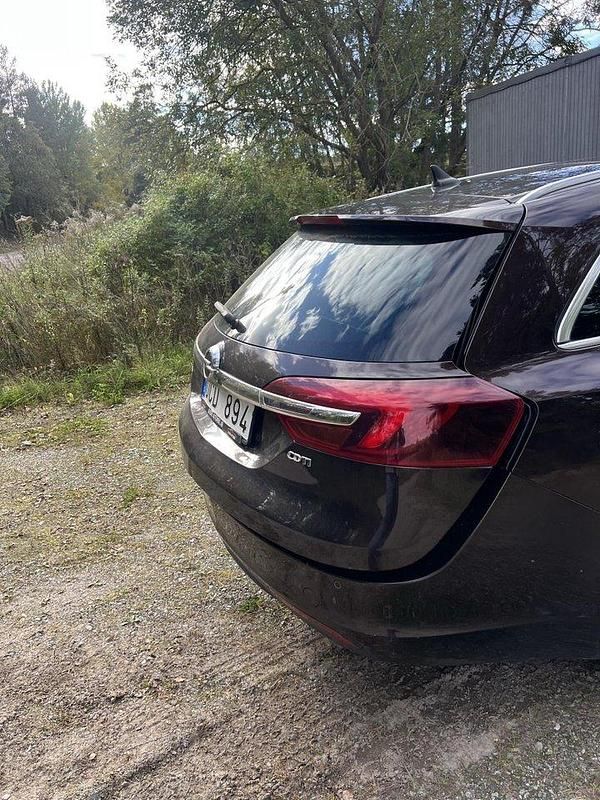 Brun Begagnad 2014 Opel Insignia Business Kombi | 67 000 kr (Marknadspris) - Bild 1/4