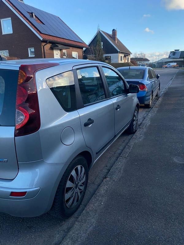 Begagnad Nissan Note 90 HK (66 kW) 2012 Halvkombi