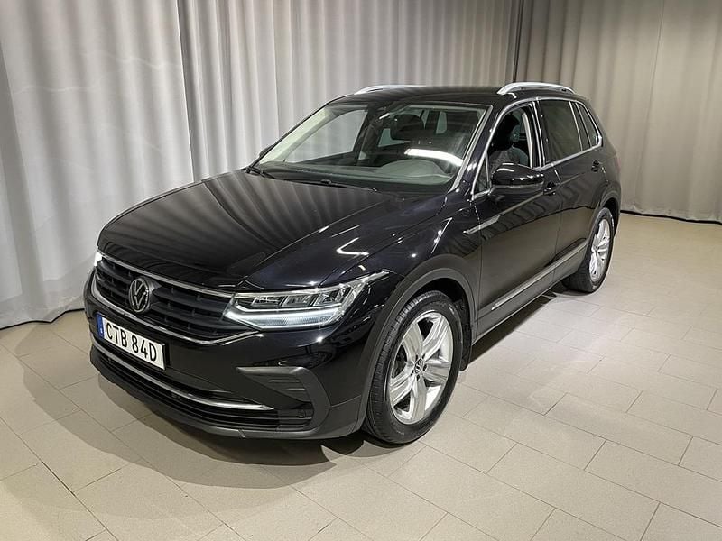 Begagnad VW Tiguan Life 151 HK (111 kW) 2022 Svart SUV