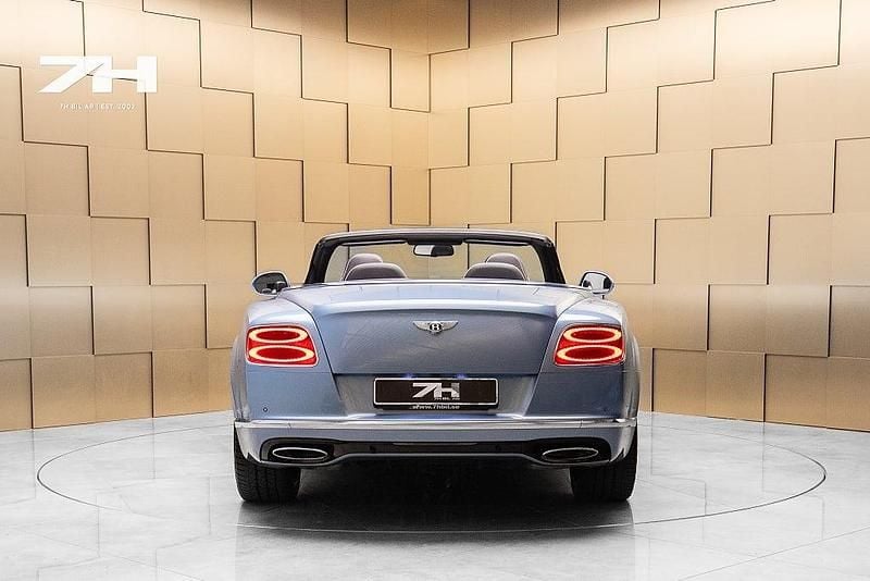 Begagnad Bentley Continental GT Convertible Mulliner 590 HK (433 kW) 2017 Blå Cab