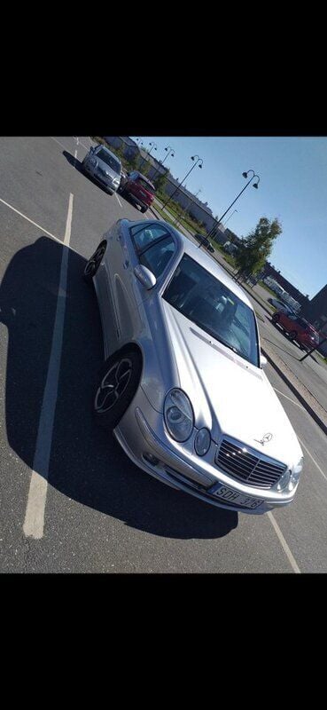 Silver Begagnad 2005 Mercedes E220 Avantgarde Sedan | 54 900 kr (Marknadspris) - Bild 1/4