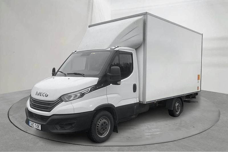 Vit Begagnad 2022 Iveco Daily | 329 000 kr (Marknadspris) - Bild 1/4