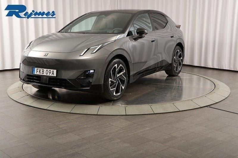 Grid gray metallic Ny 2025 Lynk & Co 02 Sedan | 474 900 kr (Marknadspris) - Bild 1/4