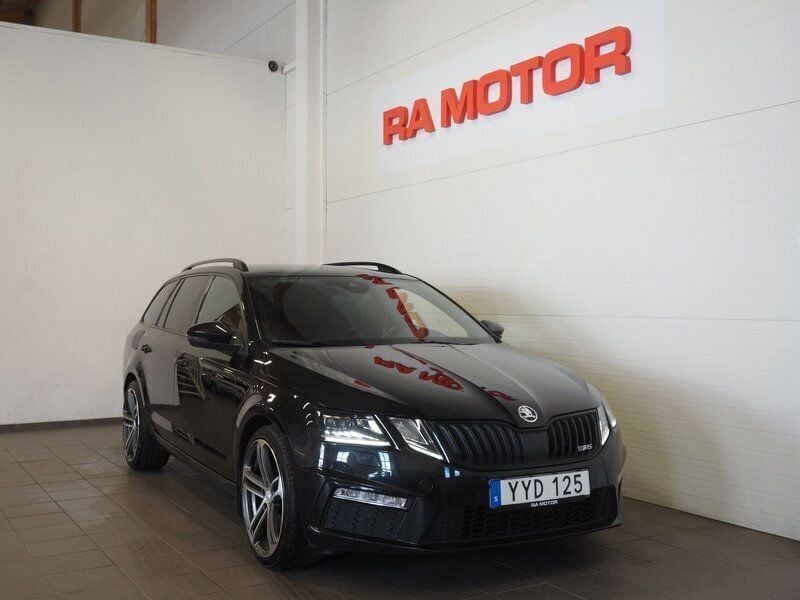 Svart Begagnad 2017 Skoda Octavia RS Kombi | 249 900 kr (Dyr) - Bild 1/3