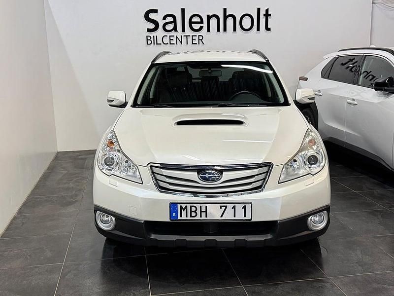 Begagnad Subaru Outback 150 HK (110 kW) 2011 Vit Kombi