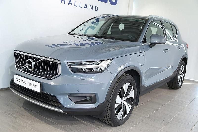 Grå Begagnad 2021 Volvo XC40 Inscription SUV | 309 500 kr (Marknadspris) - Bild 1/4