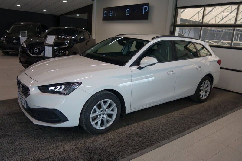 Vit Begagnad 2022 Seat Leon ST Style Kombi | 209 000 kr (Marknadspris) - Bild 1/4