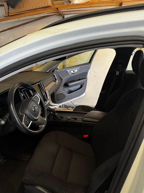 Begagnad Volvo V60 150 HK (110 kW) 2019 Vit Kombi