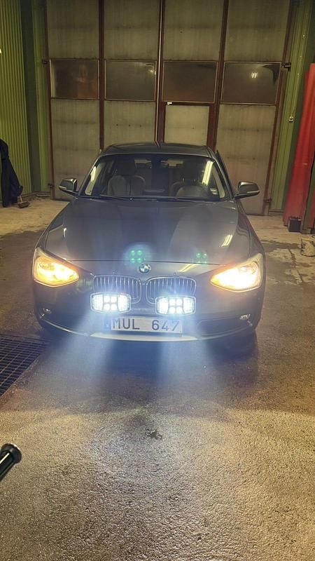 Begagnad 2012 BMW 118 Halvkombi | 110 000 kr - Bild 1/4