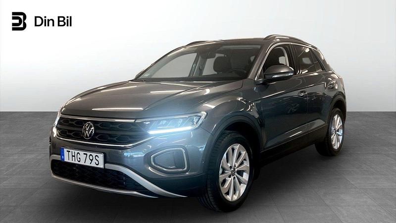 Grå Begagnad 2024 VW T-Roc Life SUV | 309 900 kr (Lite dyr) - Bild 1/4