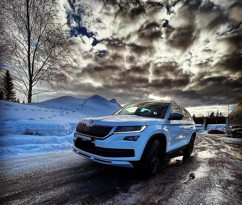 Vit Begagnad 2019 Skoda Kodiaq Business Line SUV | 239 000 kr (Bra pris) - Bild 1/4