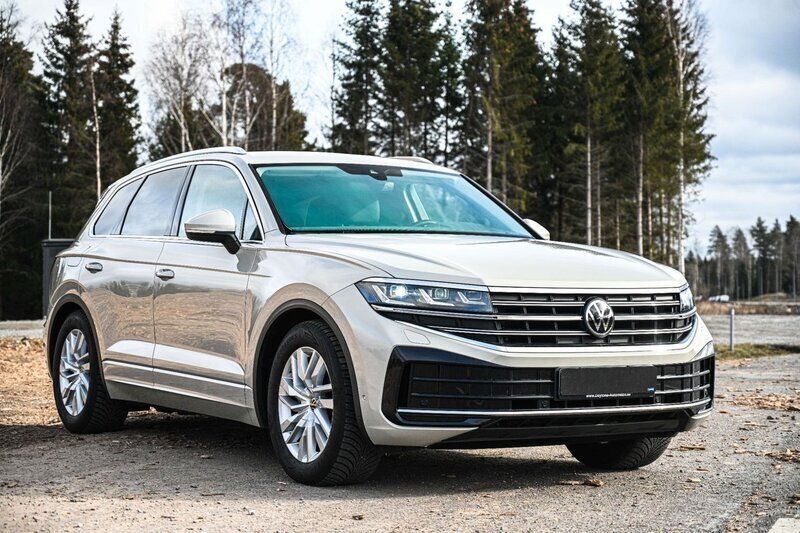 Begagnad 2024 VW Touareg SUV | 699 000 kr (Bra pris) - Bild 1/4