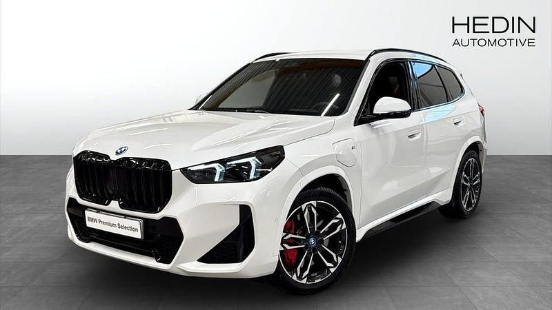 Vit Begagnad 2025 BMW X1 M Sport SUV | 618 700 kr - Bild 1/4