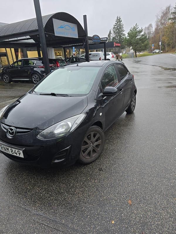 Begagnad 2015 Mazda 2 Halvkombi | 57 000 kr (Superpris) - Bild 1/4