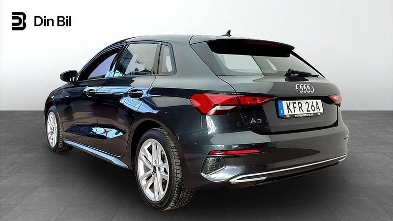 Begagnad Audi A3 Advanced Plus 150 HK (110 kW) 2023 Manhattangrå metallic Sedan