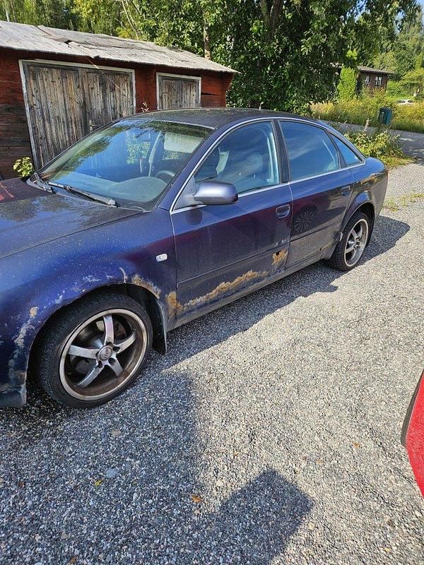 Blå Begagnad 2003 Audi A6 Comfort Sedan | 6 500 kr (Superpris) - Bild 1/4