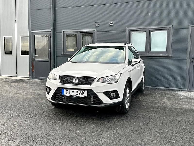 Vit Begagnad 2020 Seat Arona Style SUV | 135 000 kr (Marknadspris) - Bild 1/4