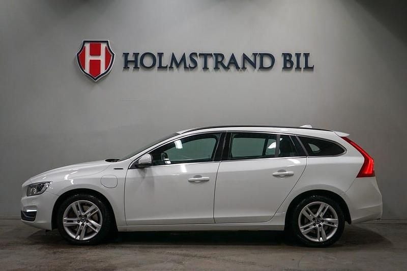 Begagnad Volvo V60 Momentum 231 HK (169 kW) 2017 Vit Kombi