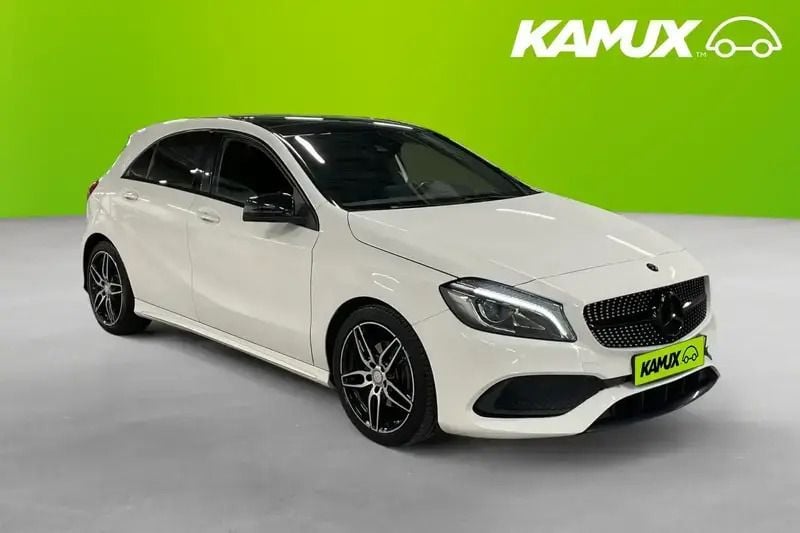 Vit Begagnad 2017 Mercedes 180 AMG Sedan | 218 400 kr - Bild 1/4