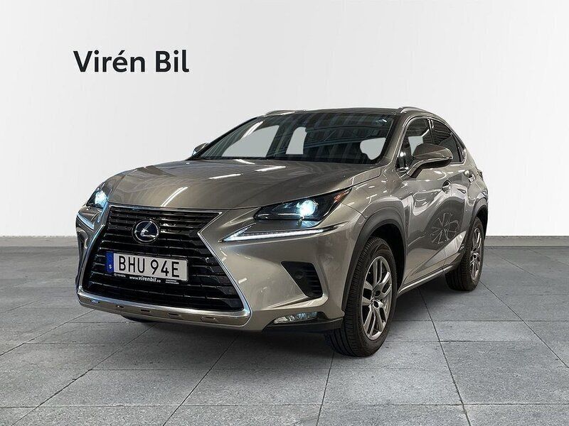 Ljusgrå Begagnad 2019 Lexus NX300h Executive Line SUV | 339 000 kr (Marknadspris) - Bild 1/4