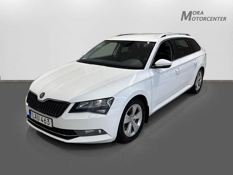 Vit Begagnad 2015 Skoda Superb Ambition Kombi | 99 000 kr (Dyr) - Bild 1/4