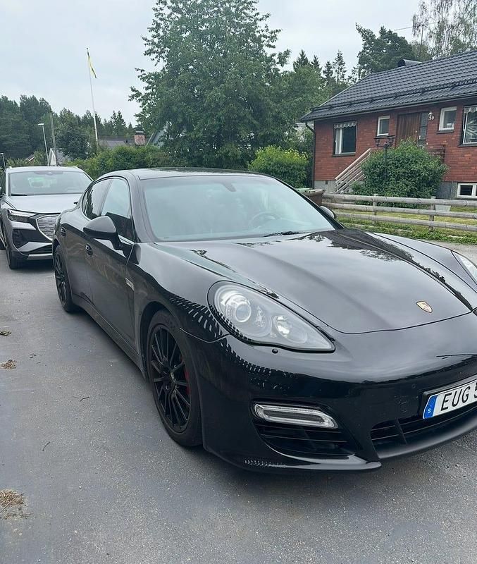 Begagnad 2013 Porsche Panamera Halvkombi | 290 000 kr - Bild 1/4